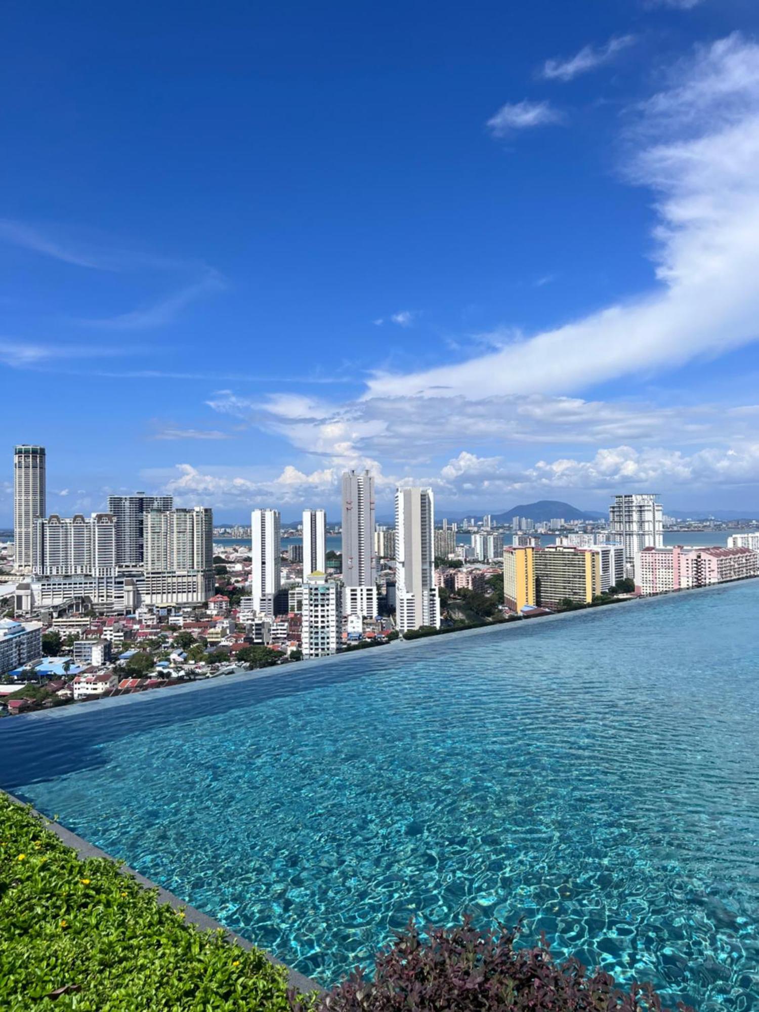 Pangsapuri Georgetown#amazing Skypool#modern & Elegant Suite# *